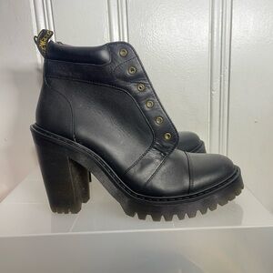 DR . MARTENS Women's Averil  Black BOOTS